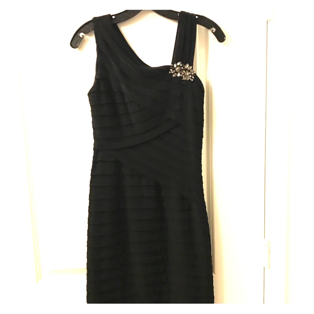 ESCAPE for WHBM Striking Slimming technology dress